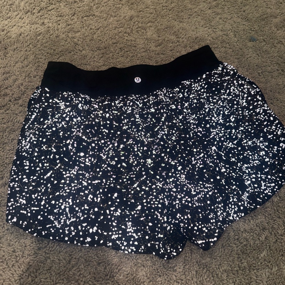 lululemon reflective black & white polka dot find your pace short